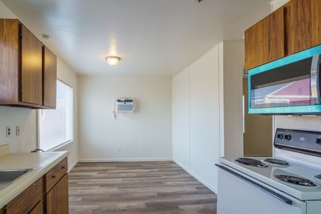 Photo - 1025 W Columbia Ave