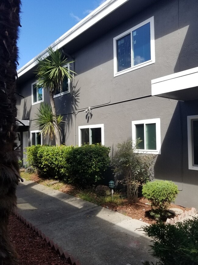 Photo - 3216 Delaware St