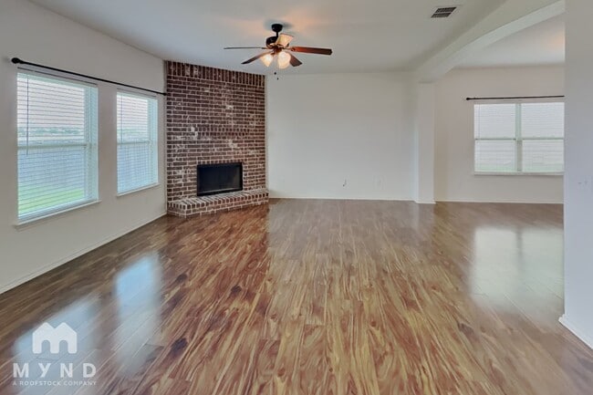 Photo - 440 Stonebrook Dr