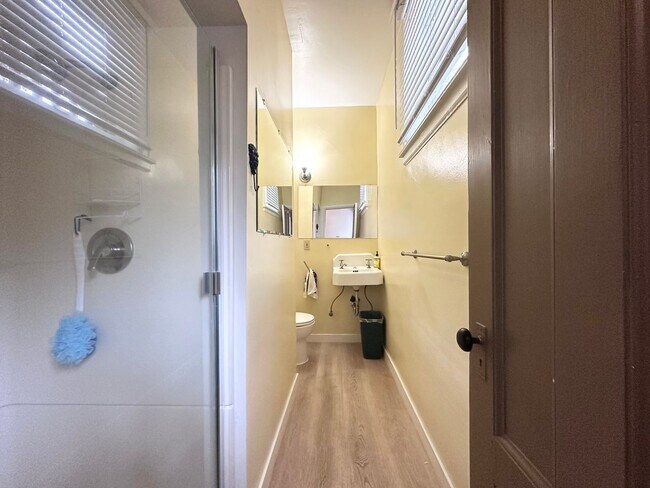 Photo - Single Resident Unit in Prime NW Location ... Unidad No. 03