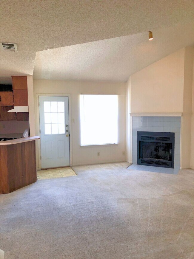 Photo - 1312 Opal Rd Unidad A