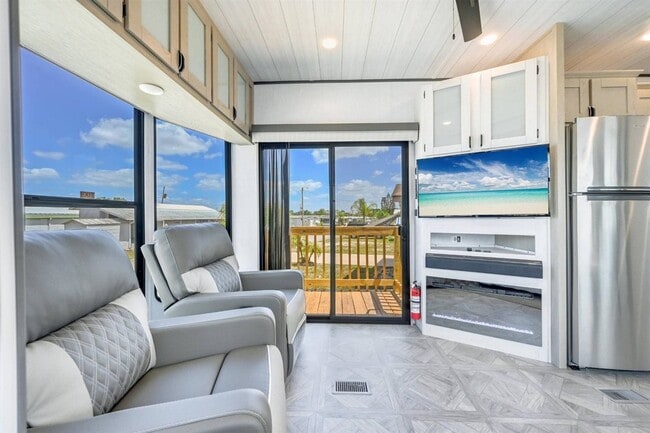 Photo - 1200 US Hwy 27 N