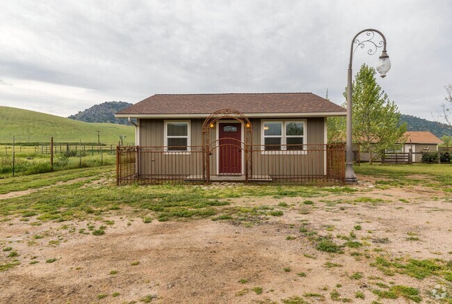 Building Photo - 1 Bedroom Cottage for Rent on shared 5 Acres Rental