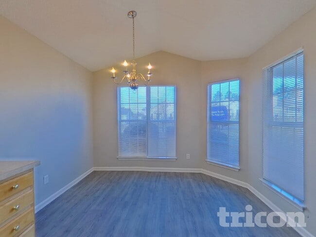 Photo - 255 Legend Oaks Dr