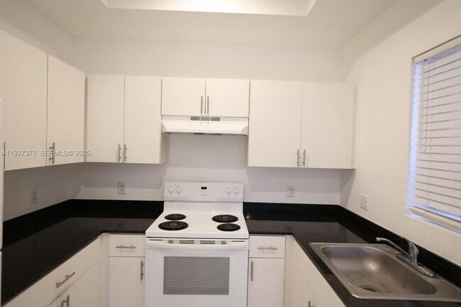 Photo - 405 E 7th St Unit 200B