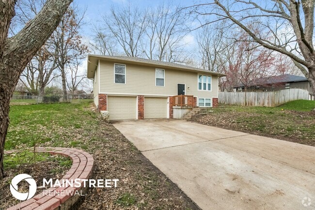 Building Photo - 1905 SW Onyx St Rental