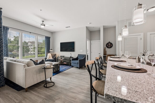 B4 2BR, 2BA - 1,278SF - Dining/Living Room