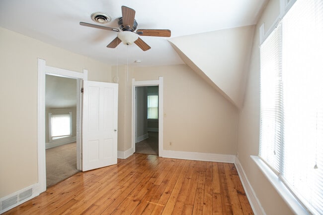 Photo - 2573 N Bartlett Ave Unidad A