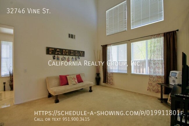 Photo - 32746 Vine St