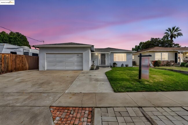 Building Photo - 1209 Tulip Dr