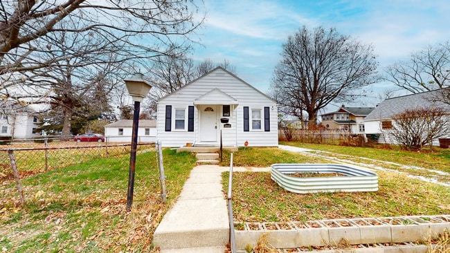 Building Photo - 1040 E Gates St