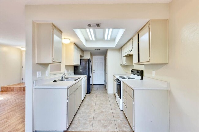 Photo - 8806 Springmail Cir