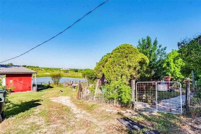Photo - 501 Engelke Rd