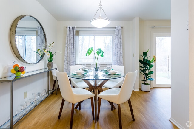 3 BR, 1.5 BA - 1054 SF