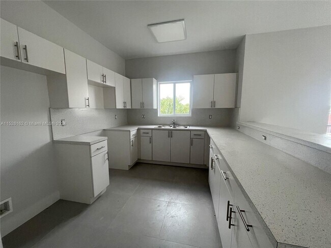 Photo - 461-463 E 16th St