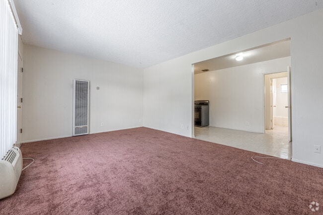 1BR, 1BA - 700SF - Dining Room