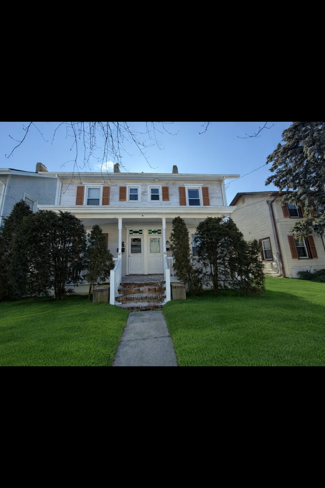 Building Photo - 96-98 Wallace Street Unit 96 Wallace Street