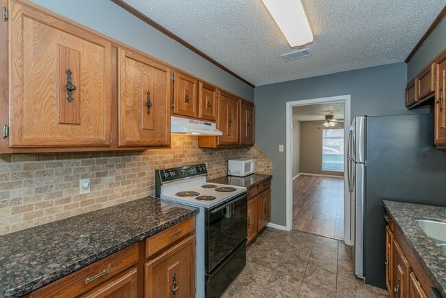 Photo - 6638 Lexington Dr