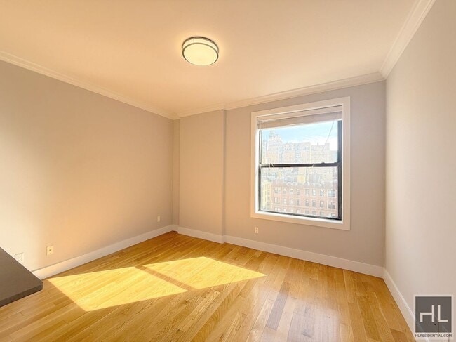 1 bedroom 1 bathroom with washer and dryer / 252 WEST 76 STREET