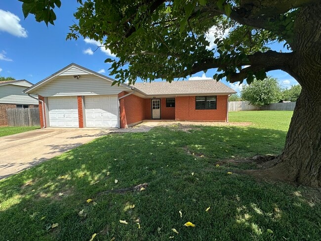 Photo - 108 S English Dr House