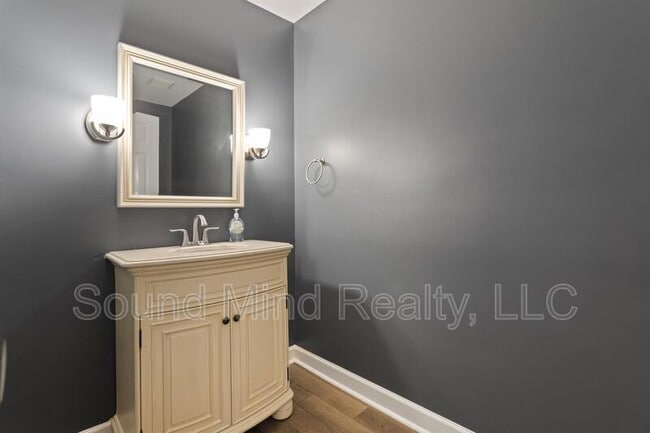 Photo - 112 Lomond Ln