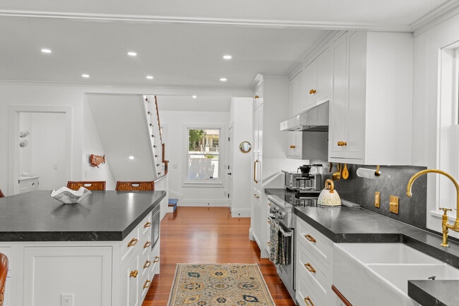Photo - 170 Conanicus Ave