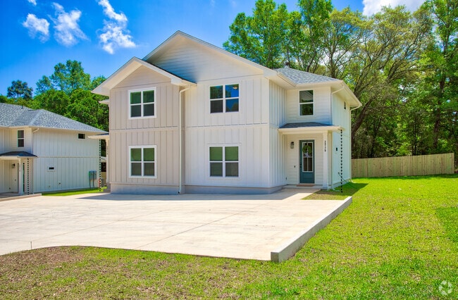 Building Photo - 2017 Wyatt Street - OFF CAMPUS HOUSING!!! Rental
