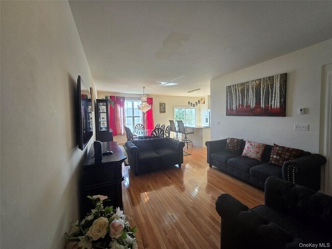 Photo - 913 Hawthorn Way