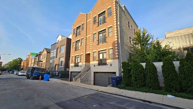 Photo - 511 N Hartland Ct Unit # 01S