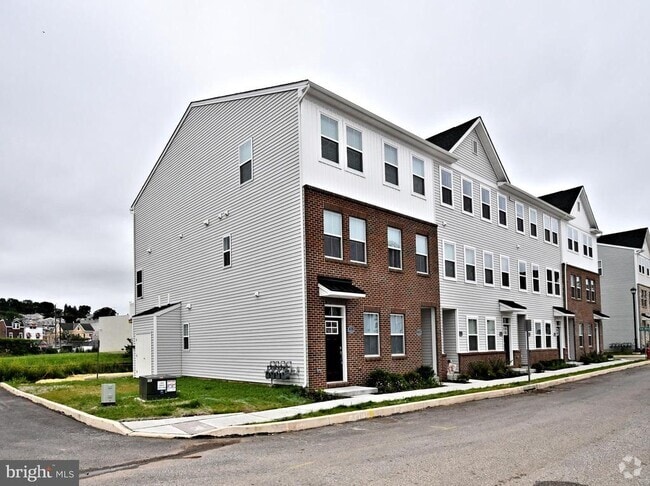 Building Photo - 40 U.S. Hwy 40 Rental