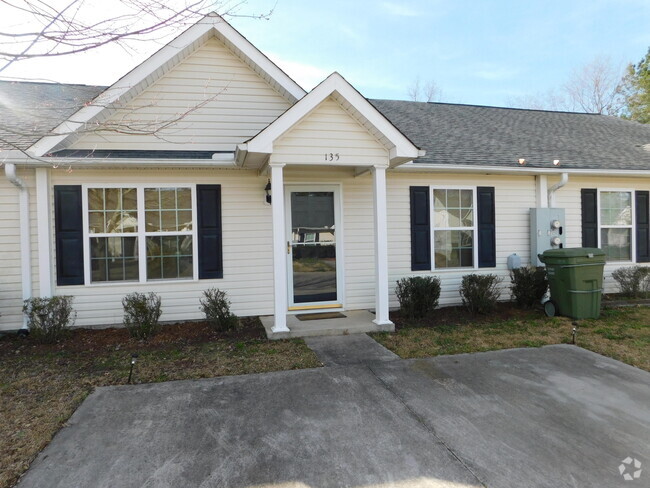 Building Photo - 135 Photinia Dr Rental