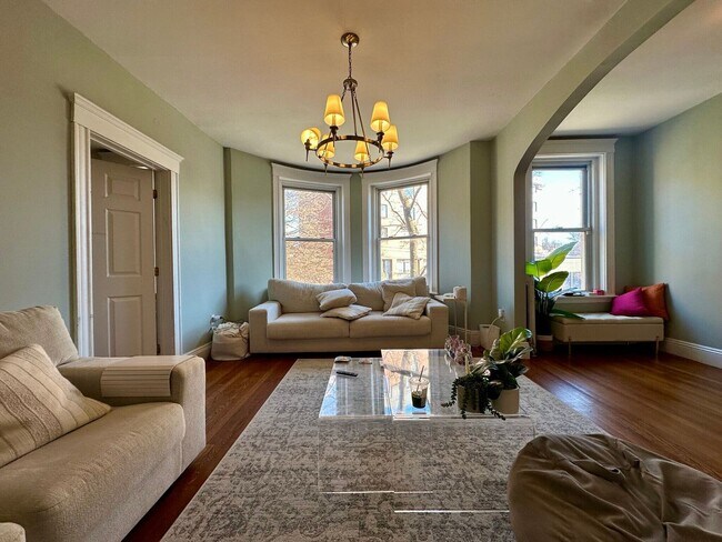 Photo - Perfect Apt: Modern, Sunny & Spacious!  Apt in The Perfect Location near BU Campus with Heat and ...