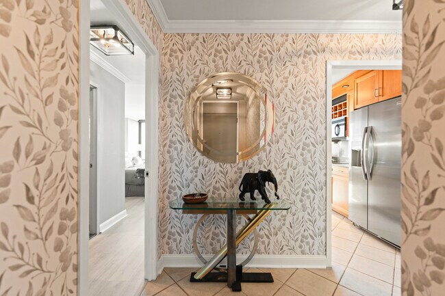 Photo - 1560 N Sandburg Terrace Unidad 4302