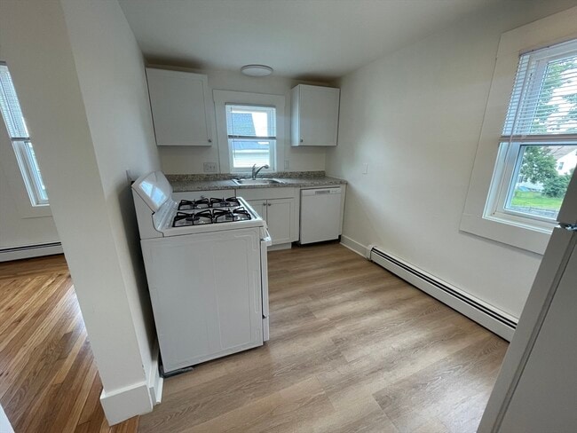 Building Photo - 63 Stewart St Unit 4 Rental