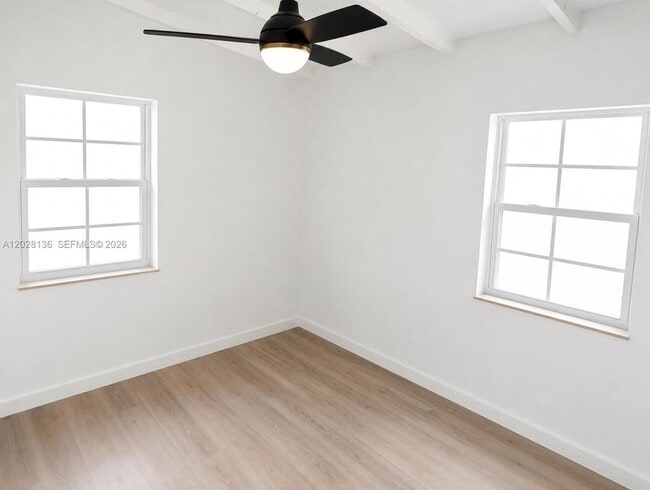 Photo - 810 NE 3rd Ave