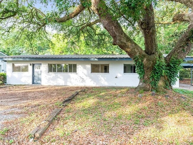 Building Photo - 118 Wedgewood Dr Rental