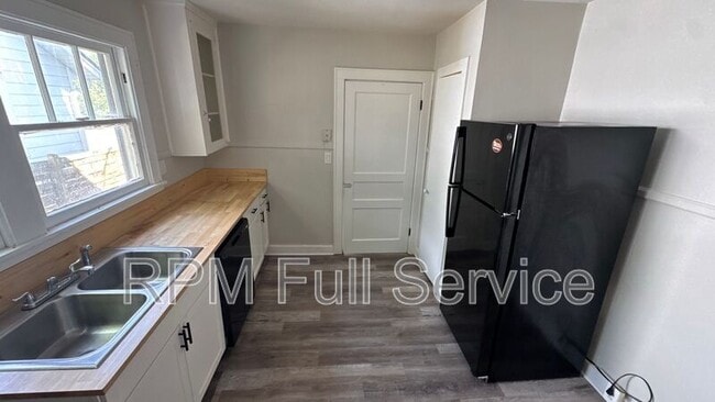 Photo - 423 Maple St Unit B