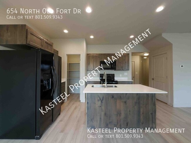 Photo - 654 N Old Fort Dr