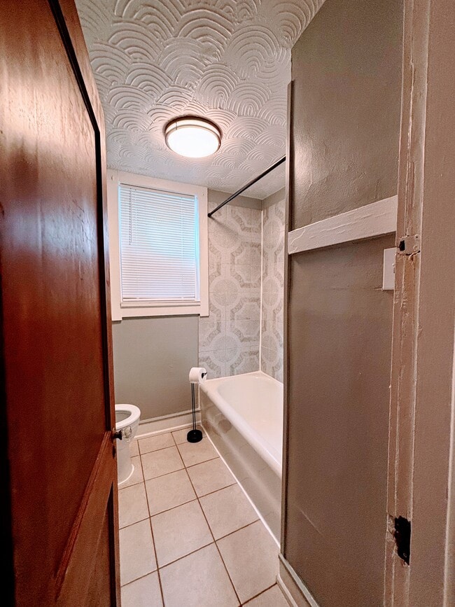 Photo - 4922 Winona Ave Unidad 1a