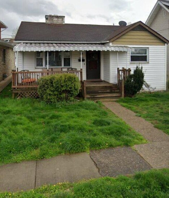 Cozy 2 Bedrm/1 Bath Home in Dunbar! Covere... - Cozy 2 Bedrm/1 Bath Home in Dunbar! Covere...