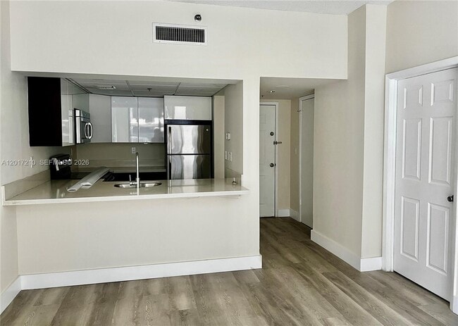 Photo - 540 Brickell Key Dr Unit 218