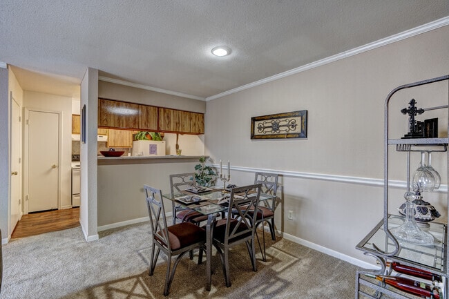 1BR, 1BA - 755SF - Dining Room