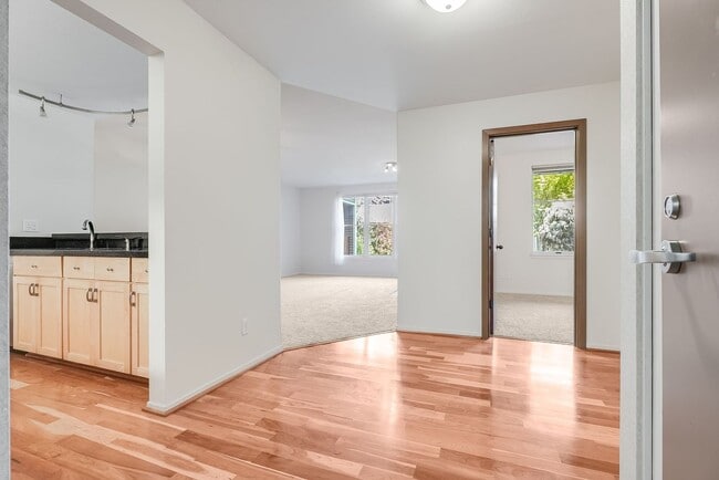Photo - 2 Bed 2 Bath RiverPlace Waterfront Condo!