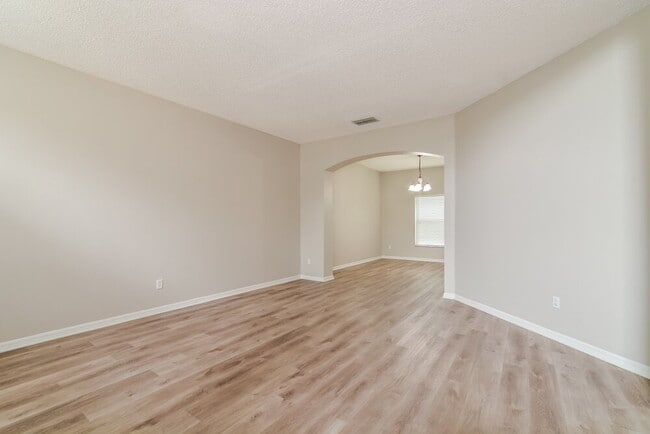 Photo - 882 Grand Sayan Loop