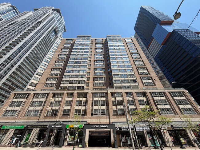 711 Bay St Unit Condominium