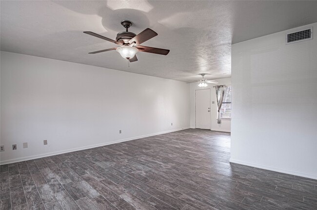 Photo - 4 Barre Ln