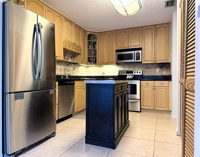 Photo - 6671 Via Regina