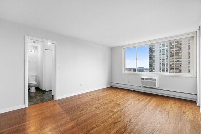 Photo - 1344 N Dearborn St