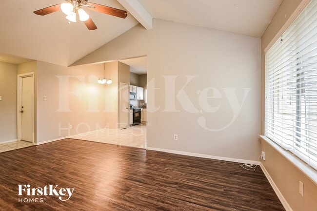 2718 N Brompton Dr