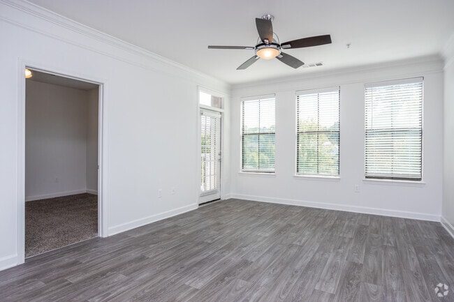 2BR, 2BA - 1,202 SF